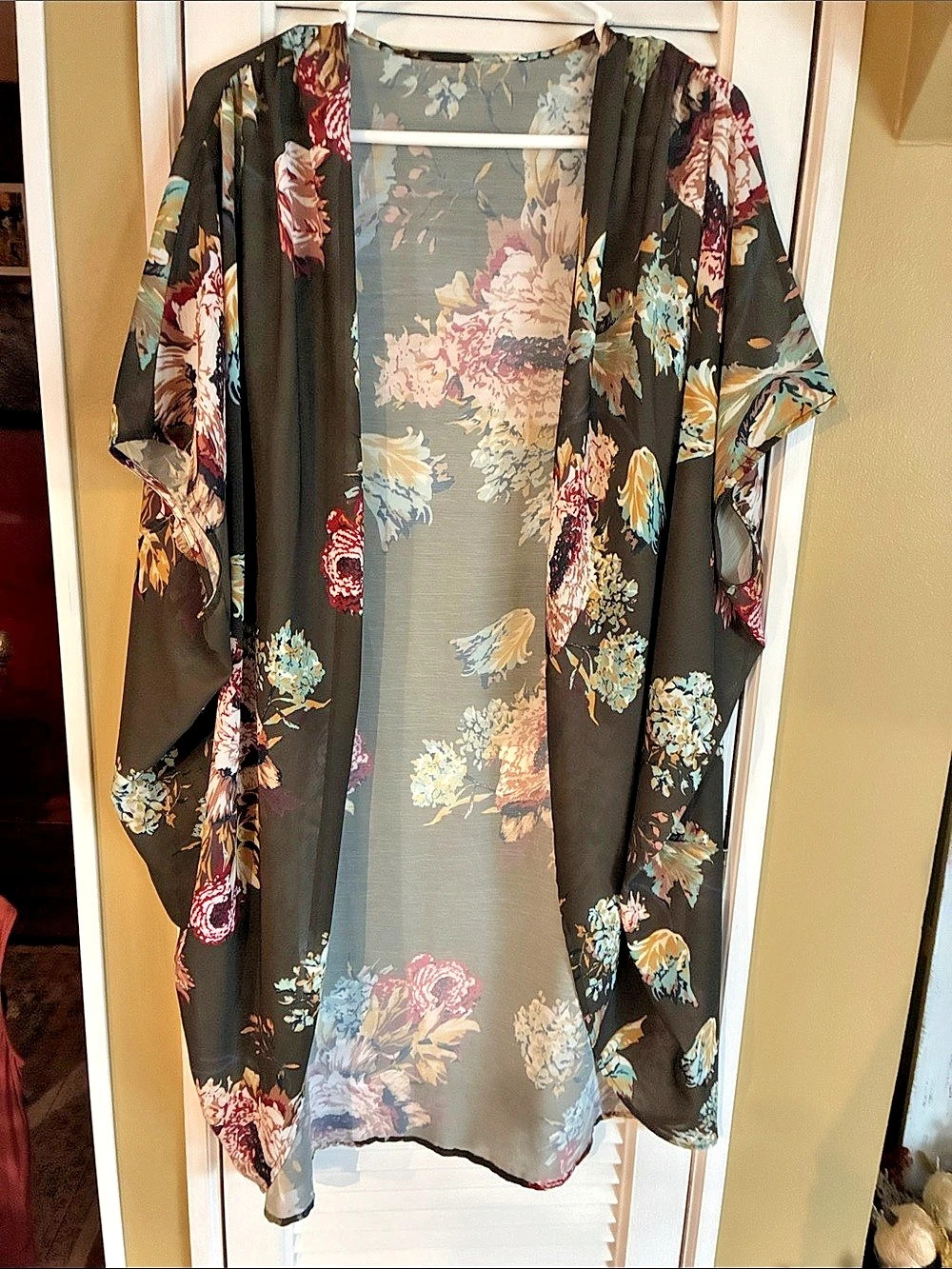 Floral Kimono Tunic in Black & Multicolor Like New